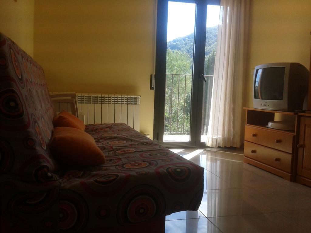 Apartamentos Fonda Finet Sant Felíu de Pallarols Szoba fotó