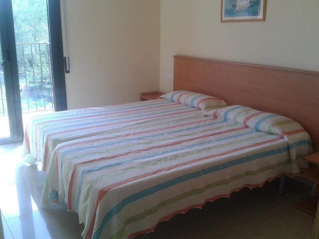 Apartamentos Fonda Finet Sant Felíu de Pallarols Szoba fotó